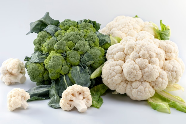 Verse rijpe biologische broccoli en bloemkool