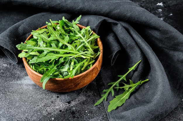 Verse rucola bladeren in een kom