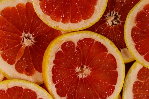 Verse schijfjes grapefruits als achtergrond