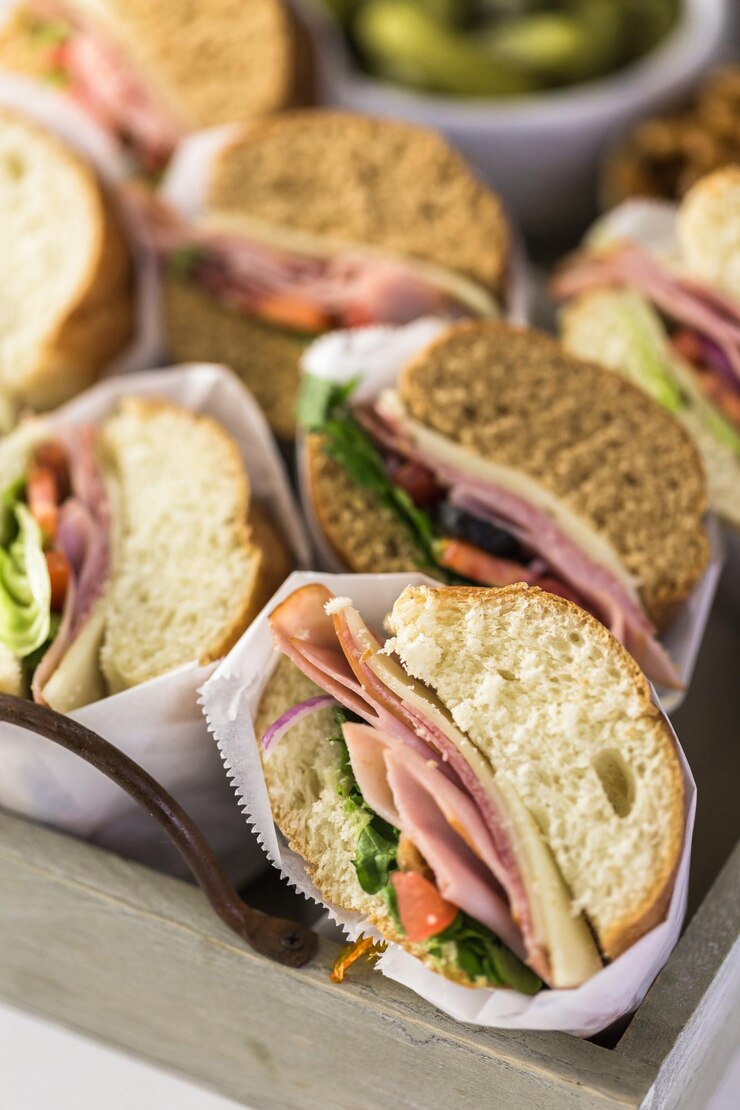 Verse subsandwich op witte en tarwehoagies.