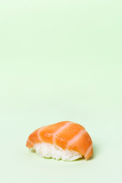 Foto verse sushi roll met kopie-ruimte