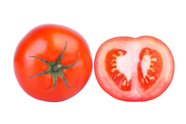 Verse tomaat die op witte achtergrond wordt geïsoleerd