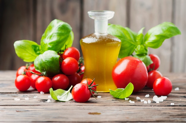 Verse tomaten, basilicum en olijfolie