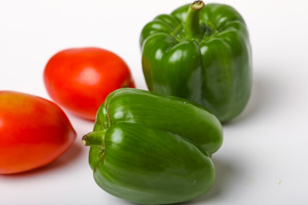 Verse tomaten en groene paprika