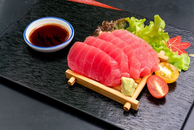 Verse tonijn rauwe sashimi met sojasaus