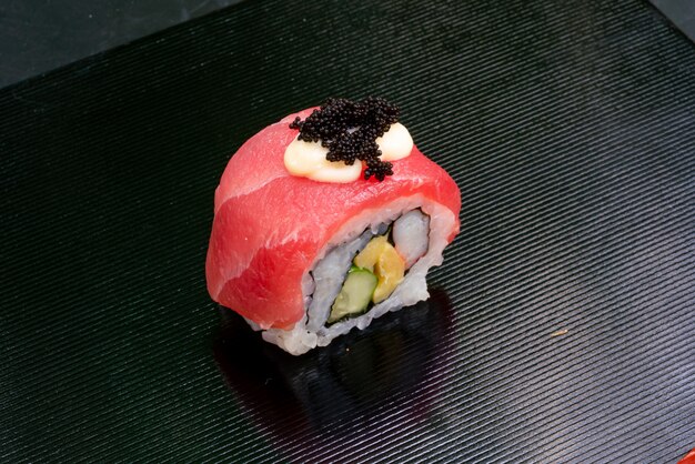 Verse tonijn sushi roll