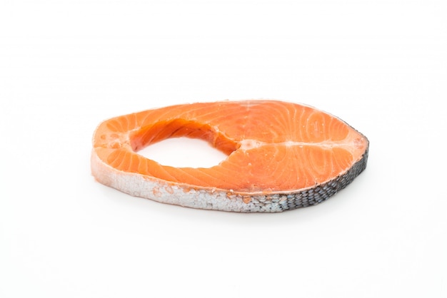 verse zalm rauw op wit