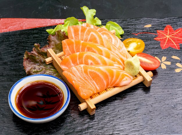 Verse zalm Raw Sashimi met sojasaus