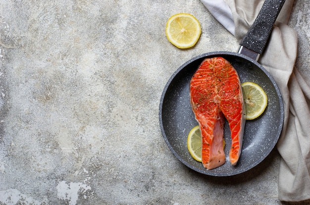 Verse zalm steak met kruiden