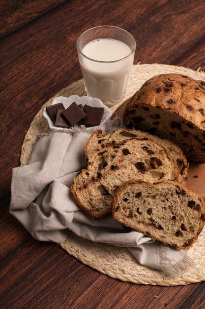 Versgebakken tarwebrood brood ontbijttafel