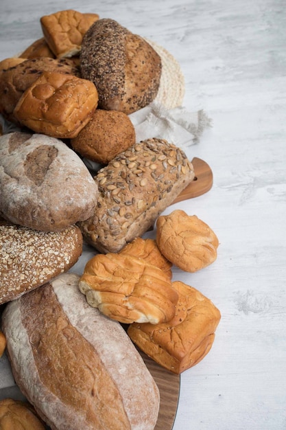 Versgebakken tarwebrood brood ontbijttafel