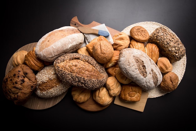 Versgebakken tarwebrood brood ontbijttafel