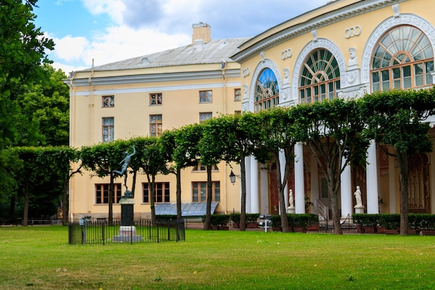 Versierde galerij van Gonzago, een architectonisch en fresco-ensemble van het Pavlovsk-paleis in Rusland