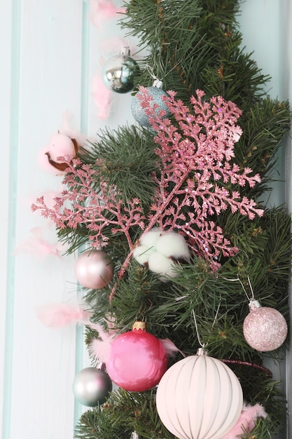 Foto versierde kerstboom