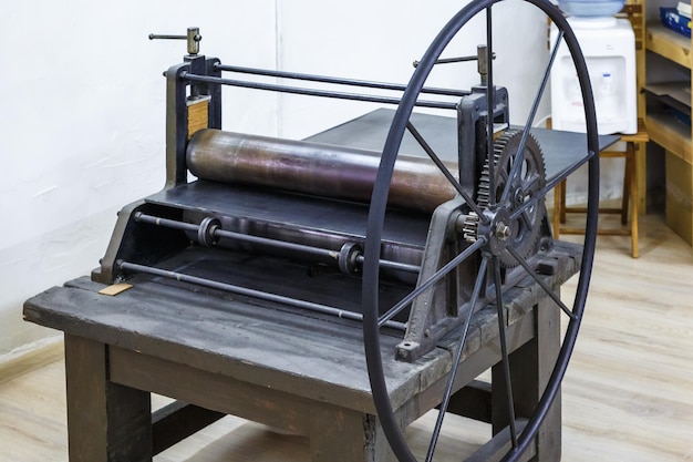 Foto versnellingsmechanisme details van oude oude machine voor het maken van gravures