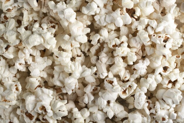 Verspreide zoute popcorn, textuur.