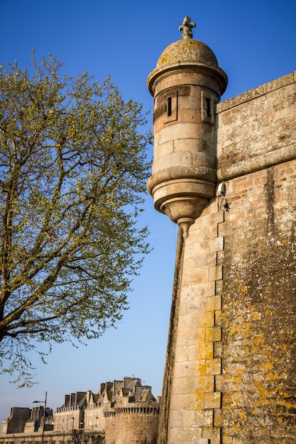 Versterkte muren en stad SaintMalo Bretagne Frankrijk