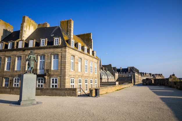 Versterkte muren en stad saintmalo bretagne frankrijk