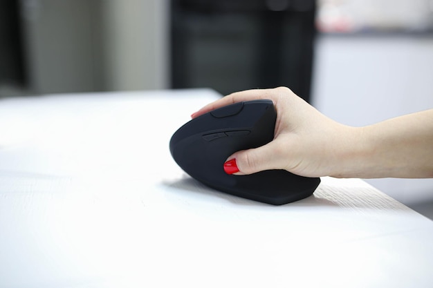 vertical computer mouse in a woman's hand