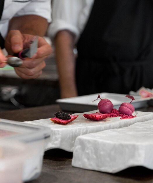 Photo vertical photo of gastronomic food in pink with caviar