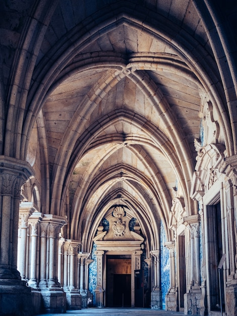 Photo vertical shot of porto cathedral