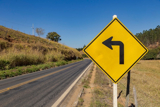 Vertical signpost on the highway