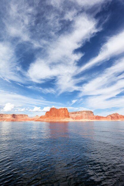 パウエル湖、米国の垂直方向のビュー