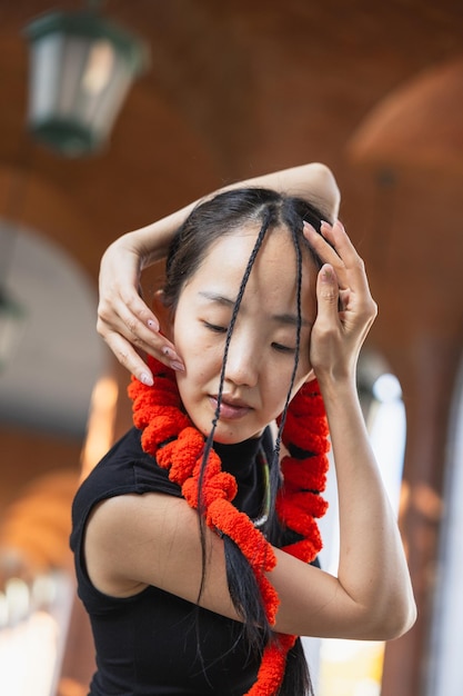 Verticale foto van de serene voorbereiding van de dansers