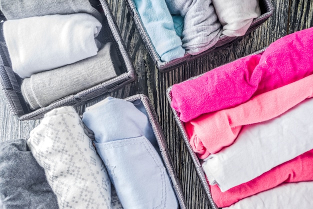 Verticale Marie Kondo-methode voor het opruimen van kleding