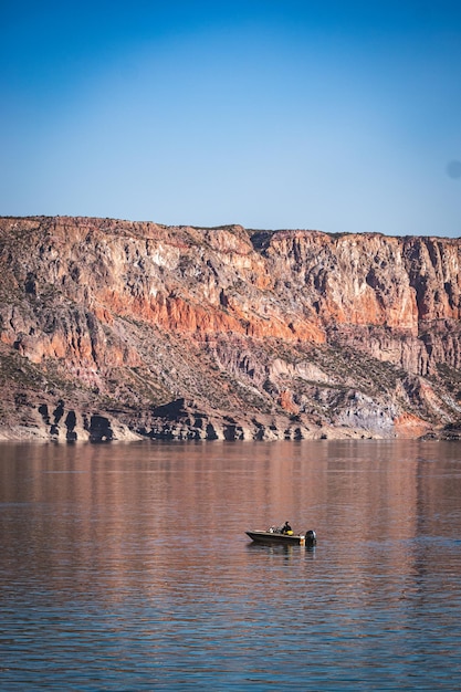 Verticale opname van de Atuel Canyon, een populaire toeristische attractie in Valle Grande Argentina