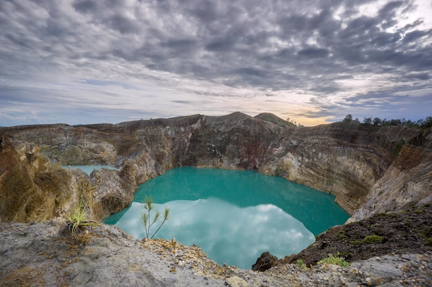 Photo vertige in kelimutu flores indonesia