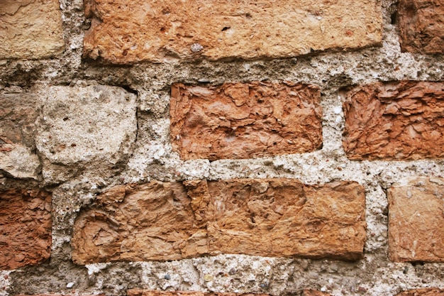 Verweerde historische oude rode bakstenen muur textuur Uitstekende achtergrond