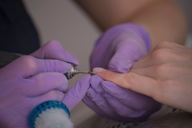 Verwerking van nagels op handen