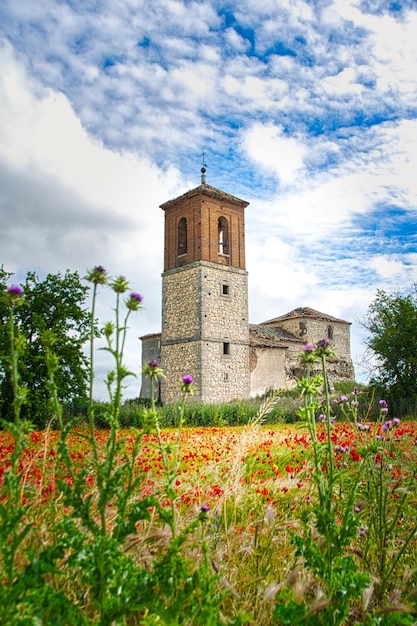 Verwoeste kerk in de verlaten stad Caudilla Toledo Spanje