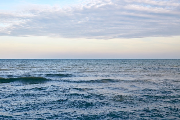 Очень спокойное море после заката