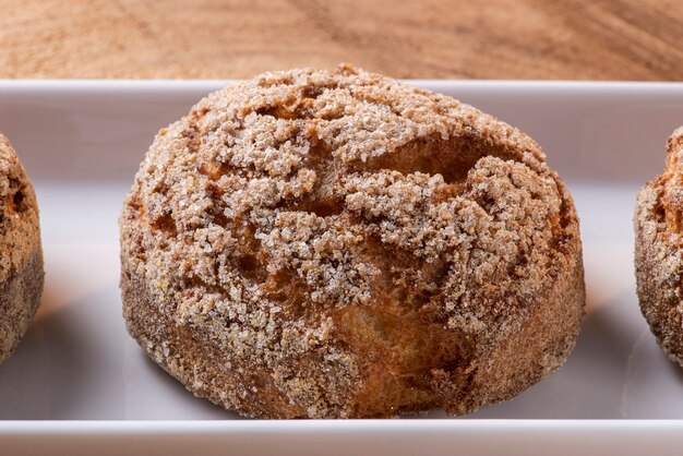 "Broa de Milho"라는 브라질의 매우 전통적인 쿠키. 옥수수 가루의 일종 인 옥수수 가루로 만들어졌습니다.