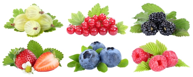 Verzameling van bessen aardbeien bosbessen bessen vruchten fruit geïsoleerd op wit