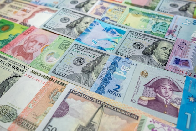 verzameling van Zuid- en Noord-Amerikaanse bankbiljetten concept voor geldwisselbedrijven