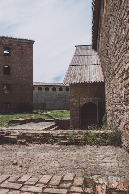 Vestingmuur in het fort van Oreshek in Rusland