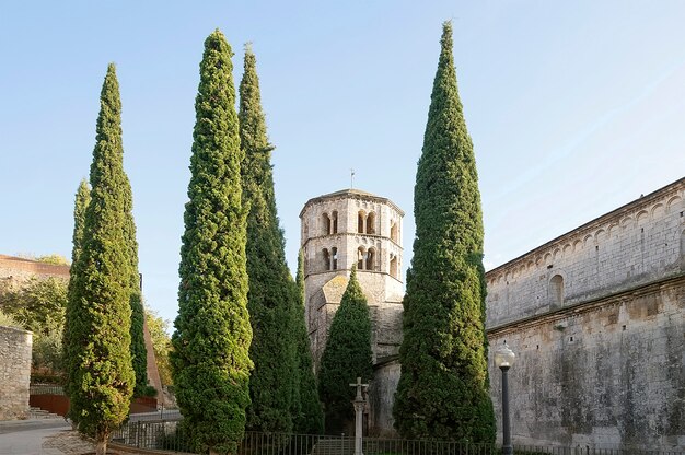 Vestingmuur in oude stad van Girona