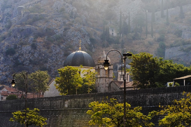 Vestingmuur van de oude binnenstad van Kotor