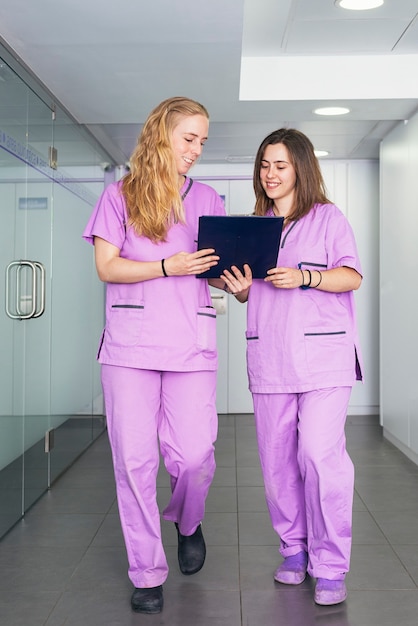 Veterinaire professionals in de kliniek.