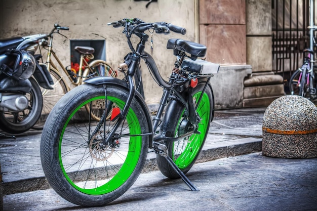 Vetfiets geparkeerd in Florence, Italië