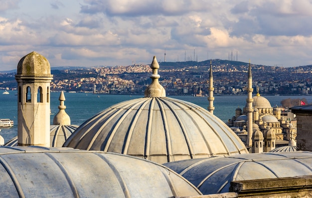Vew van istanbul vanaf de sueymaniye-moskee in turkije