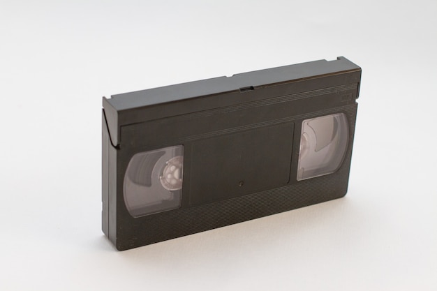 Foto vhs video standart cassette su uno sfondo bianco