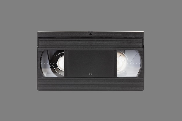 Foto la videocassetta vhs è isolata su una vista frontale con sfondo grigio
