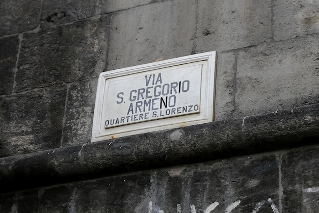 Foto segnale stradale di via s gregorio armeno a napoli italia