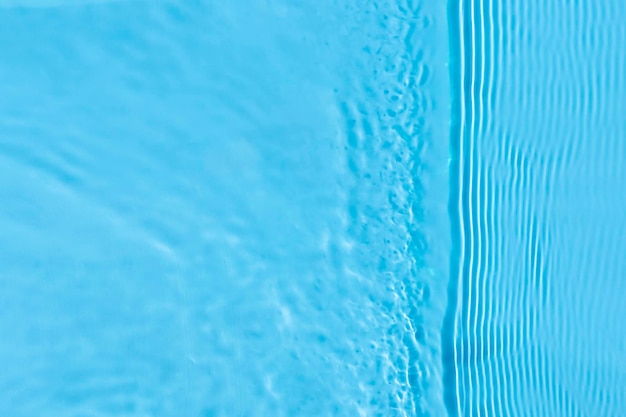 Вибрация на голубой воде под солнечным светом Вид сверху на плоскую планировку