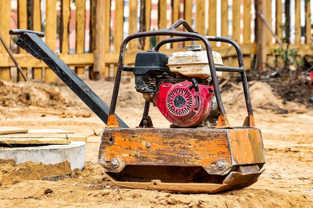 Vibratory plate compactor to firm soil at construction site\
compact sand gasoline manual vibratory compactor for road works\
tamping machine construction rammer