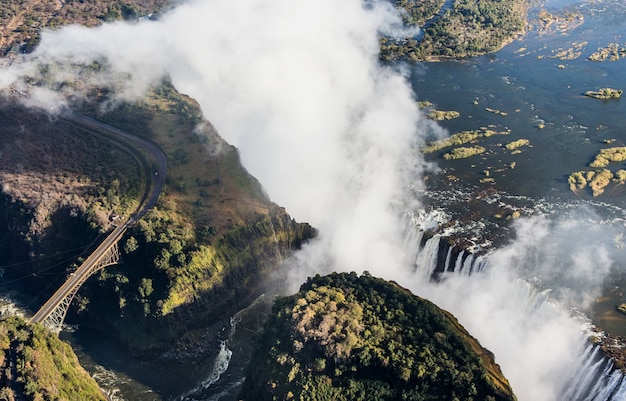 ビクトリアの滝は世界最大の水のカーテンです